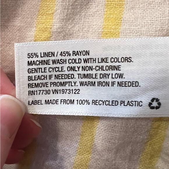 Universal Thread | button up top - Picture 9 of 10